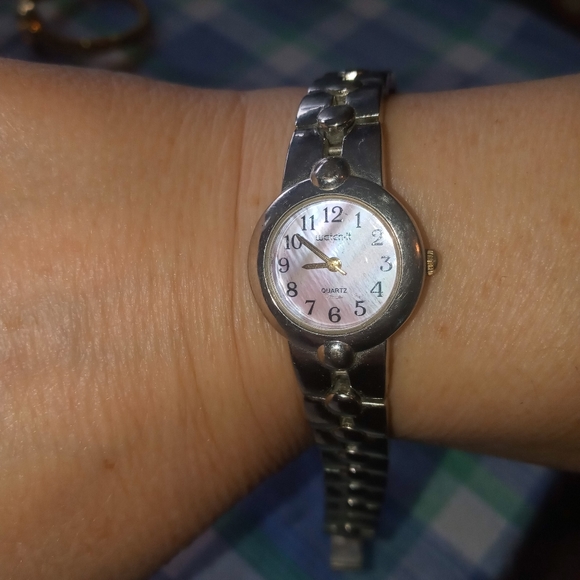 Lot of ladies wrist, bracelet watches (4) 1 of 1 posting - Picture 12 of 13